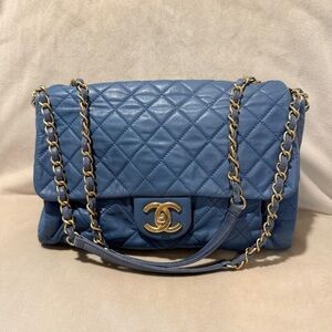 Chanel Chic Quilt Flap Bag Crossbody Bag Authentic